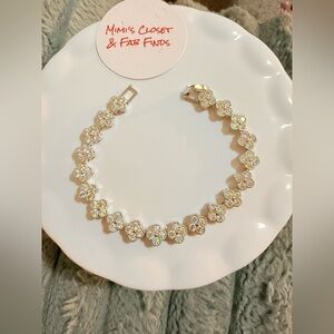 AAACZ clovers in 14kG Filled silver sz6-5 bracelet with extender